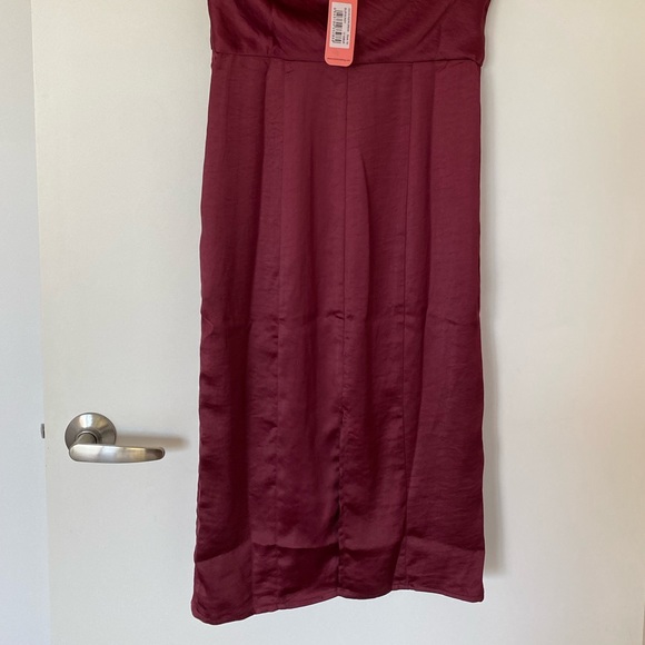 BNWT Chi Chi Burgundy Silk Look Dress (UK10) - Picture 3 of 4